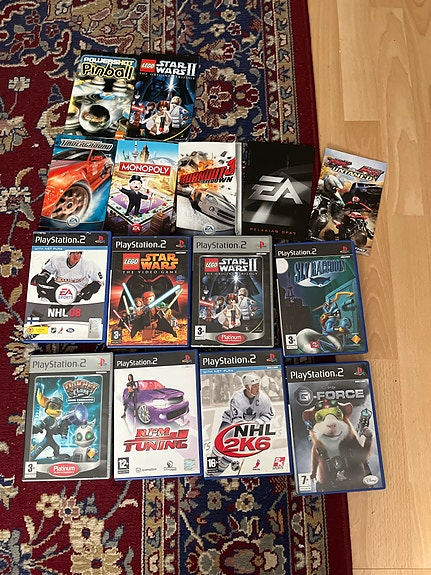 PlayStation 2: Pelien kannet ja ohjekirjat