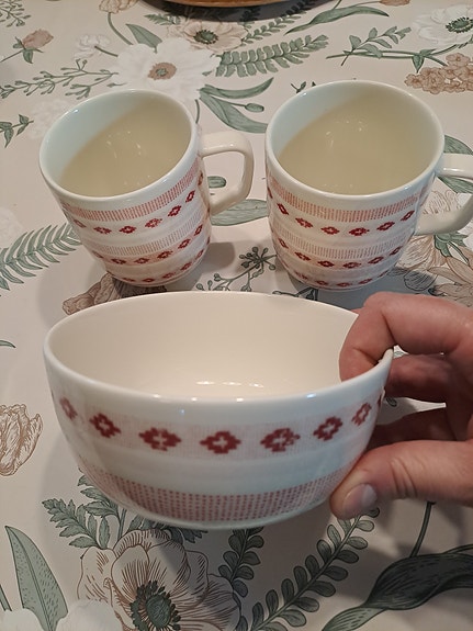 Iittala mukit ja kulho Sarjaton vaaleanpunainen tikki