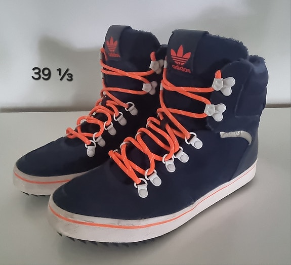 Adidas 39 ⅓ | Tori