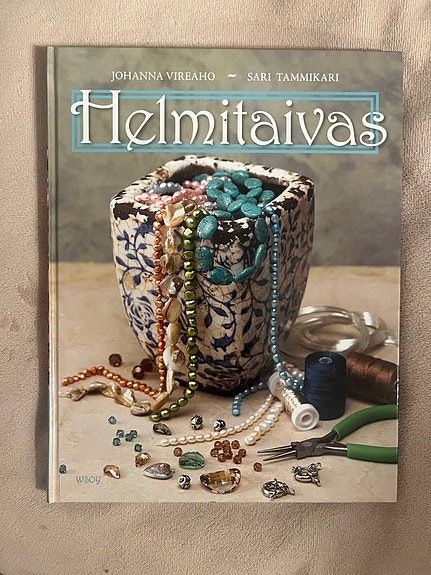 Johanna Vireaho & Sari Tammikari: Helmitaivas -kirja