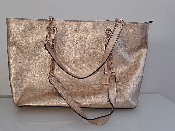 Michael Kors olkalaukku
