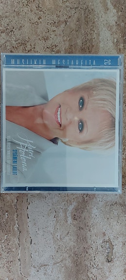 Katri Helena