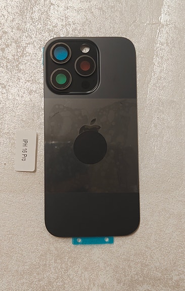 IPhone 16 pro takalasi musta