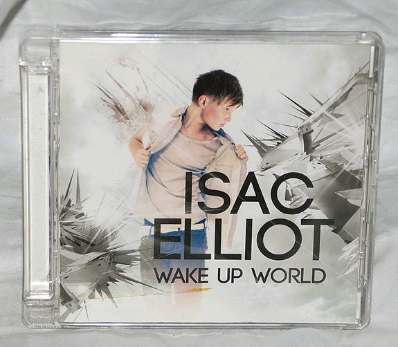 Isac Elliot WAKE UP WORLD