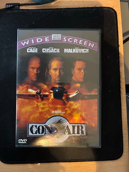 Nicholas Cage, John Cusack, John Malkovich: "Con Air - Lento Vapauteen"