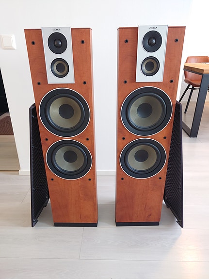 Jamo E680 lattiakaiuttimet