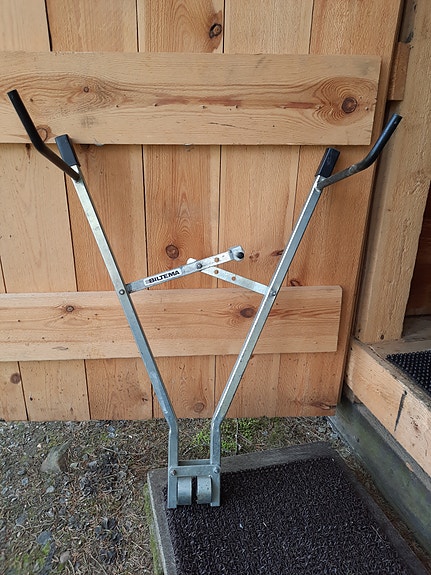 Pyörän kuljetusteline auton vetokoukkuun