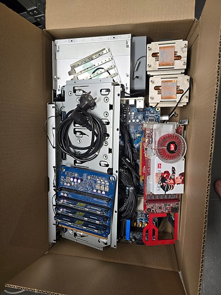 Mac Pro 1.1 komponentit