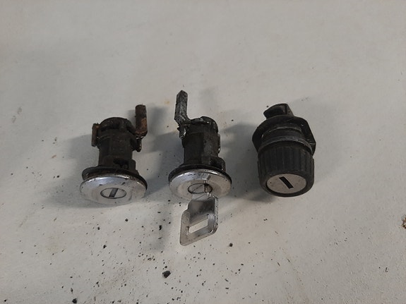 Volvo 240 / 242 lukkosarja – alkuperäiset lukot ja avain