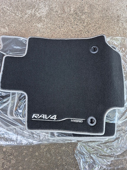 Toyota Rav-4 uudet matot