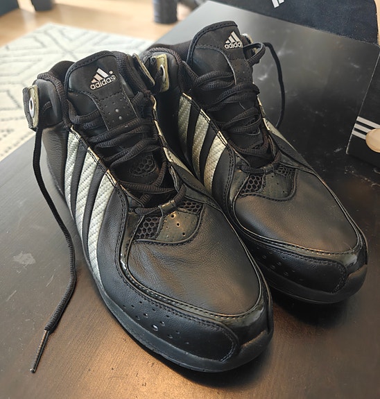 Naisten salikengät koko 40,5 Adidas Recur III Mid