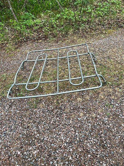 Metallinen kattoteline autoon