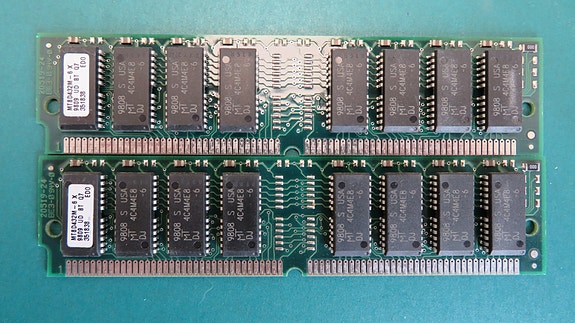 Micron 16 MB EDO 60 ns (2 kpl)