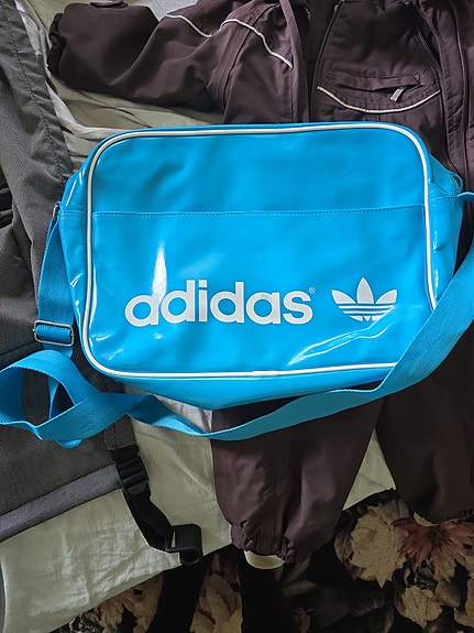 Adidas laukku