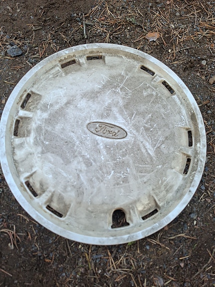 13" Ford pölykapseli