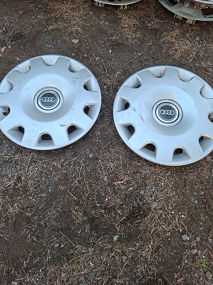 15" Audi pölykapselit 2 kpl