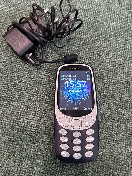 Nokia 3310 + laturi – toimii hyvin