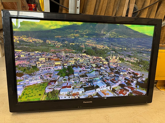 Panasonic Viera TX‑P42X20E.