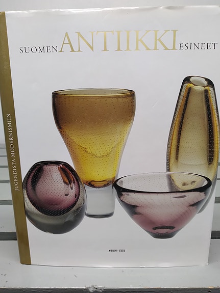 Suomen antiikkiesineet Jugendista modernismiin+4 muuta aihetta käsittelevää