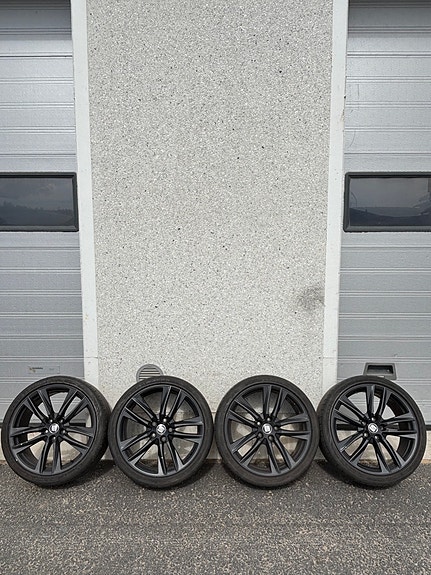 Seat Leonin alkuperäiset vanteet Michelinin hyvillä kesärenkailla