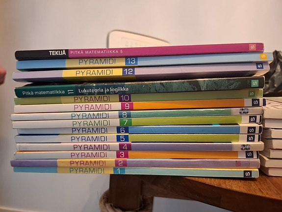 Pitkän matematiikan ja fysiikan lukio-oppikirjoja + YO/pääsykoe -kertauskirjoja