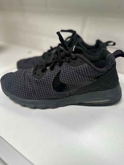 Nike Air Max Motion hengittävät SE -tennarit "Black Anthracite" -väri koko 39.
