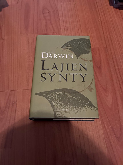 Darwin: "Lajien synty" kovakantinen kirja