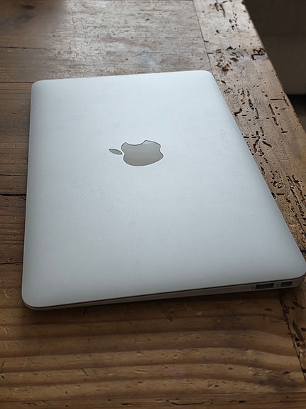 Myydään siistikuntoinen macbook air 11"