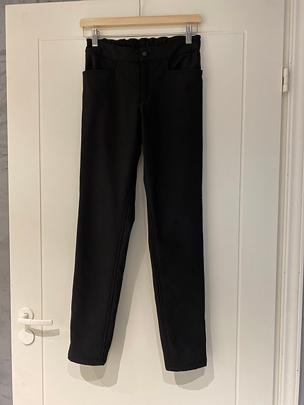 Reima softshell-housut koko 158 musta tytöille