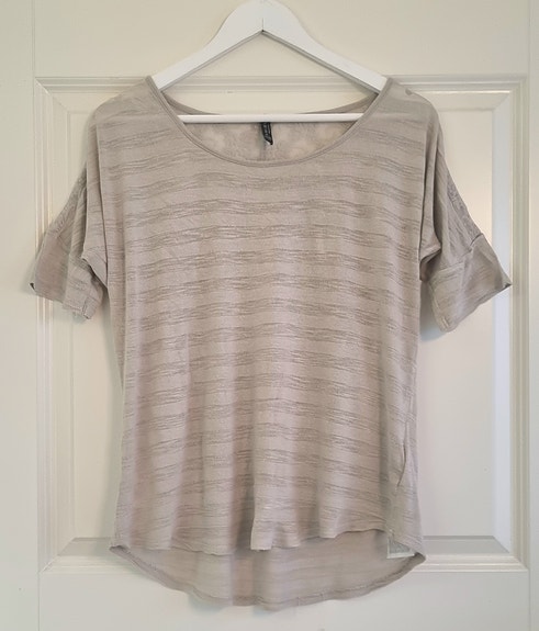 Beige kepeä pitsiä pusero koko L
