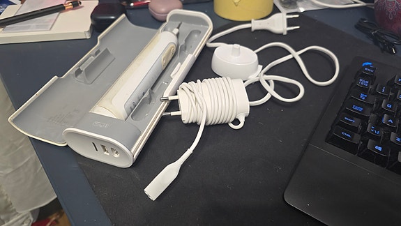 Braun Oral-B Genius 9000 -sähköhammasharja, valkoinen