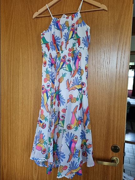 Ihana mekko kesän juhliin 140