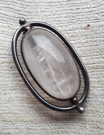 Vintage hopeinen rintaneula