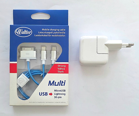 iPhone laturi 12W ja uusi kolmehaarajohto
