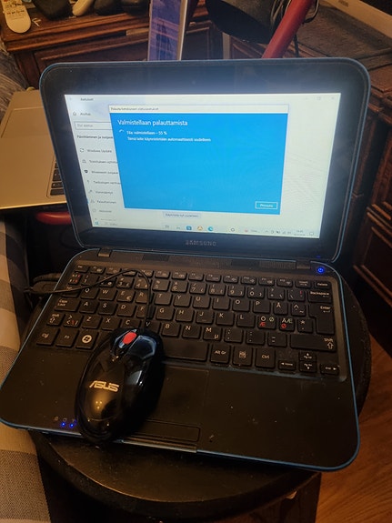 Samsung kannettava tietokone 10" sininen