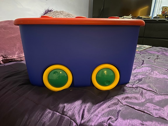 Kuin iso LEGO lelulaatikko pyörillä