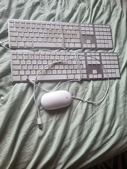 Apple näppäimistöt ja hiiri, USB