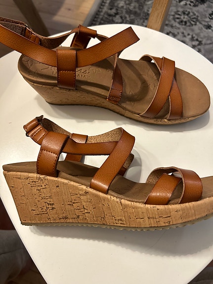 Skechers Luxe Foam sandaalit kiilakorko koko 40 ruskea