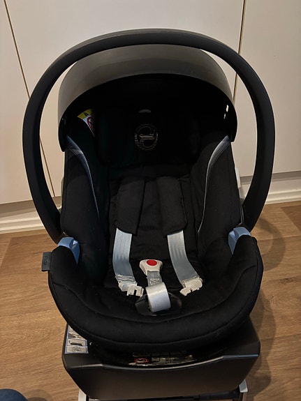 Cybex turvakaukalo 0–13 kg musta + isofix telakka