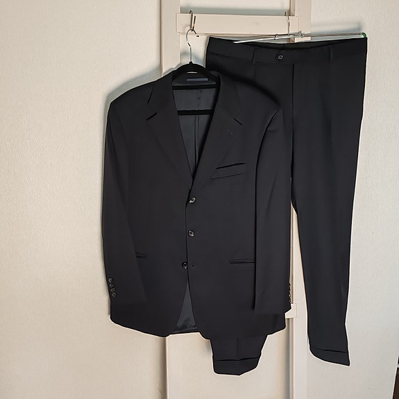 Hugo Boss miesten puku, koko 50/L