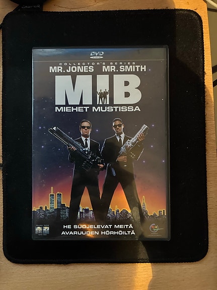 Tommy Lee Jones, Will Smith: "MIB - Miehet mustissa" DVD-elokuva