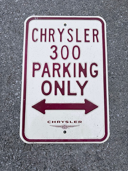 Chrysler 300 Parking Only -kyltti