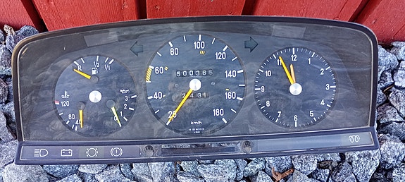 Mercedes-Benz W123 mittaristo