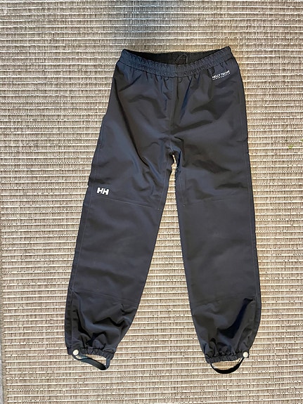 Helly Hansen kuorihousut, koko 134. Hyväkuntoinen.