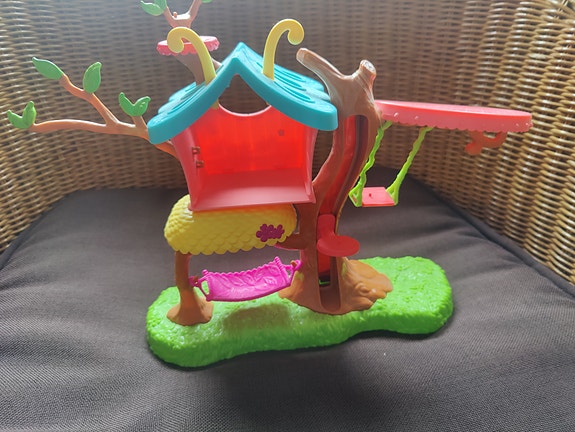 Pets-hahmojen leikkiteline 3€