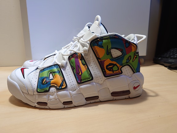 Nike Air More Uptempo "Peace, Love, Swoosh" tennarit koko 46