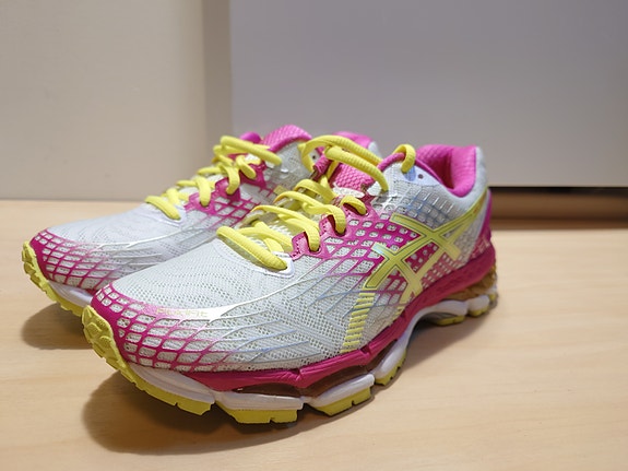 Asics Gel Nimbus koko 39,5 valko-pinkki