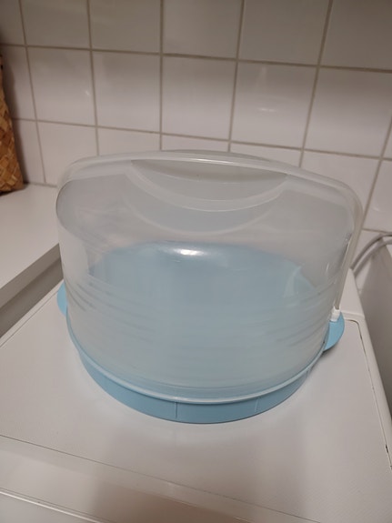 Iso Tupperware kakkukupu