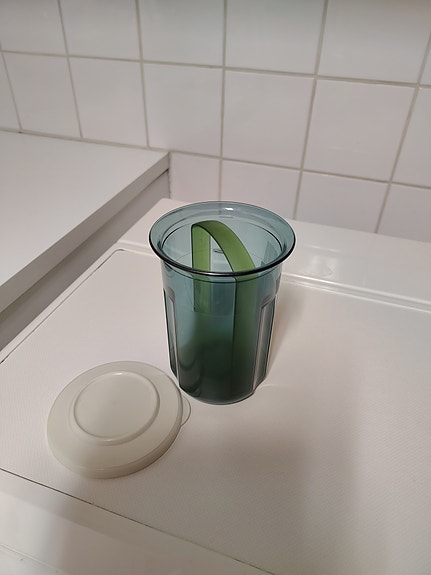 Tupperware "herkkuhissi"