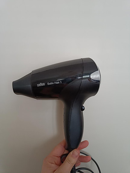 Braun Satin Hair 3 hiustenkuivain musta